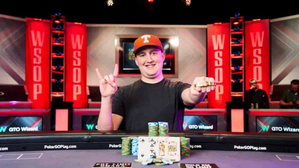 Simbol Gaya Bermain Texas Mike WSOP 2025