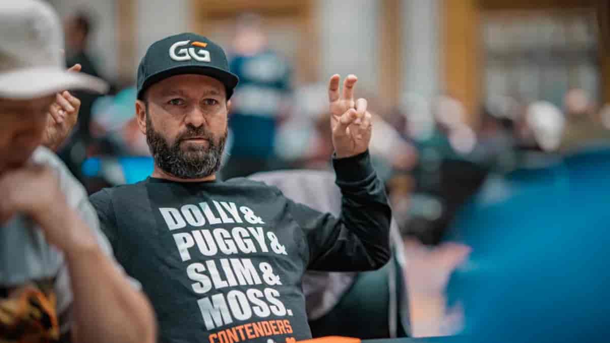 Hellmuth Singkirkan Negreanu Poker Players Championship