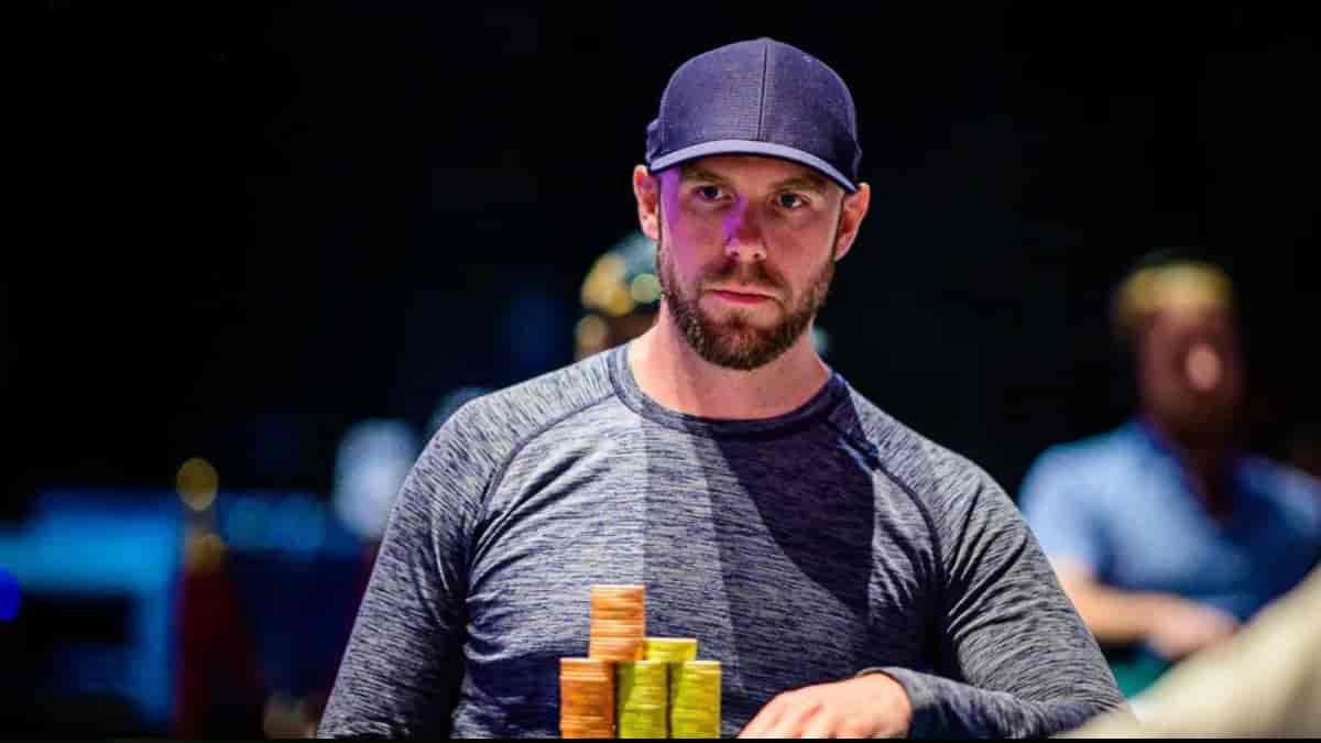 Seth Davies Menang di Turnamen Poker