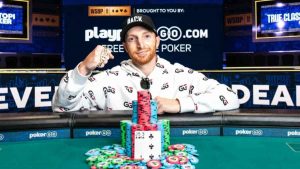Zachary Zaret Raih Gelang WSOP Pertama